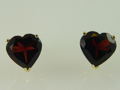 14KT Y/G Heart Garnet 7.90ct Stud