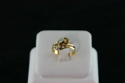 14KT Y/G Set Round Diamonds 0.15ct- Center Marquise Diamond 0.18ct Ring 3.8gr