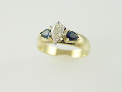 14KT Y/G Pear Shape Diamond 0.41ct.-Pear Shape Sapphires 0.41ct Band