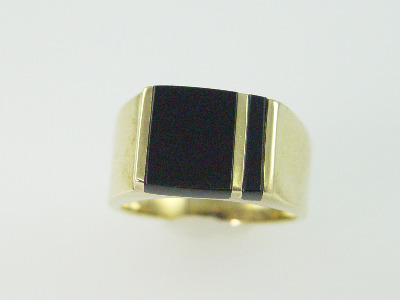 14KT Y/G Flat Onyx Ring 6.6gr