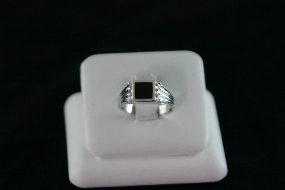 14KT White Gold Onyx Ring5.1gr