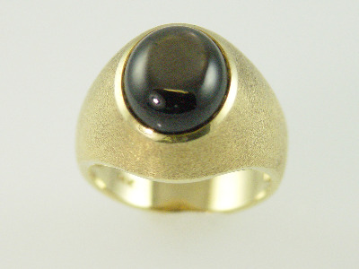14KT Y/G Cabochon Black Star Sapphire Satain Finish Ring 11.70ct