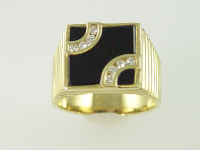 14KT Y/G Flat Onyx Channel Set Diamonds 0l.25ct Ring
