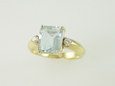 14KT Y/G One Emerald cut Aqua 3.07ct/Round Diamonds 0.16ct