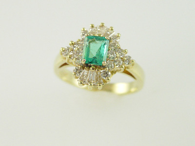 14KT Y/G Emerald Cut Emerald 0.75ct Baguette/Round Diamonds 1.10ct
