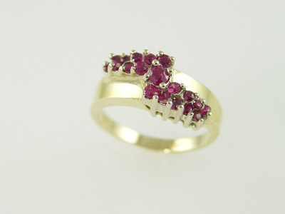 14KT Y/G Cluster Rubies 0.80ct Ring, 5.5gr