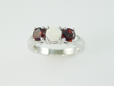 14KT Y/G One Opal 0.35ct Two Garnets 1.25ct Ring