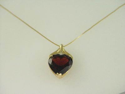 14KT Y/G Garnet 14.11ct Diamond 0.14ct Big Heart Pendant