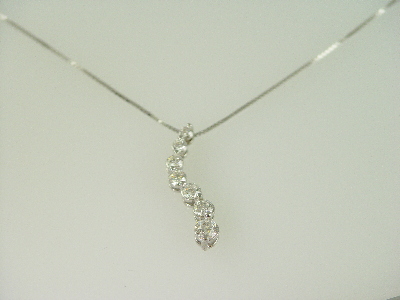 14KT White Gold Damond 1.65ct Journey Pendant