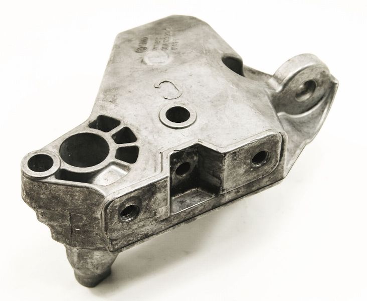 RH Engine Motor Mount Bracket Auto 0205 VW Jetta Golf GTI MK4 06A