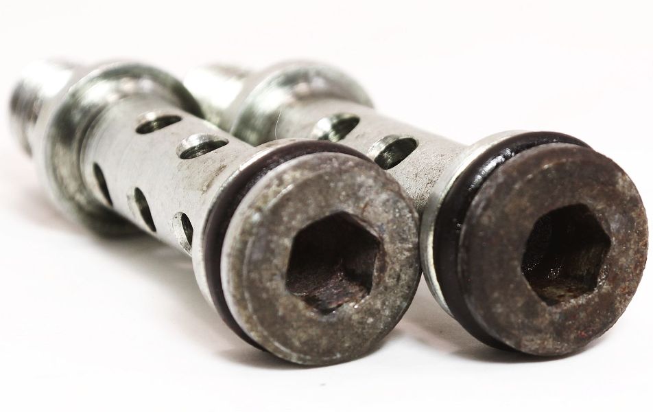 Transmission Cooler Bolts 9905 VW Jetta Golf MK4 Beetle 4spd