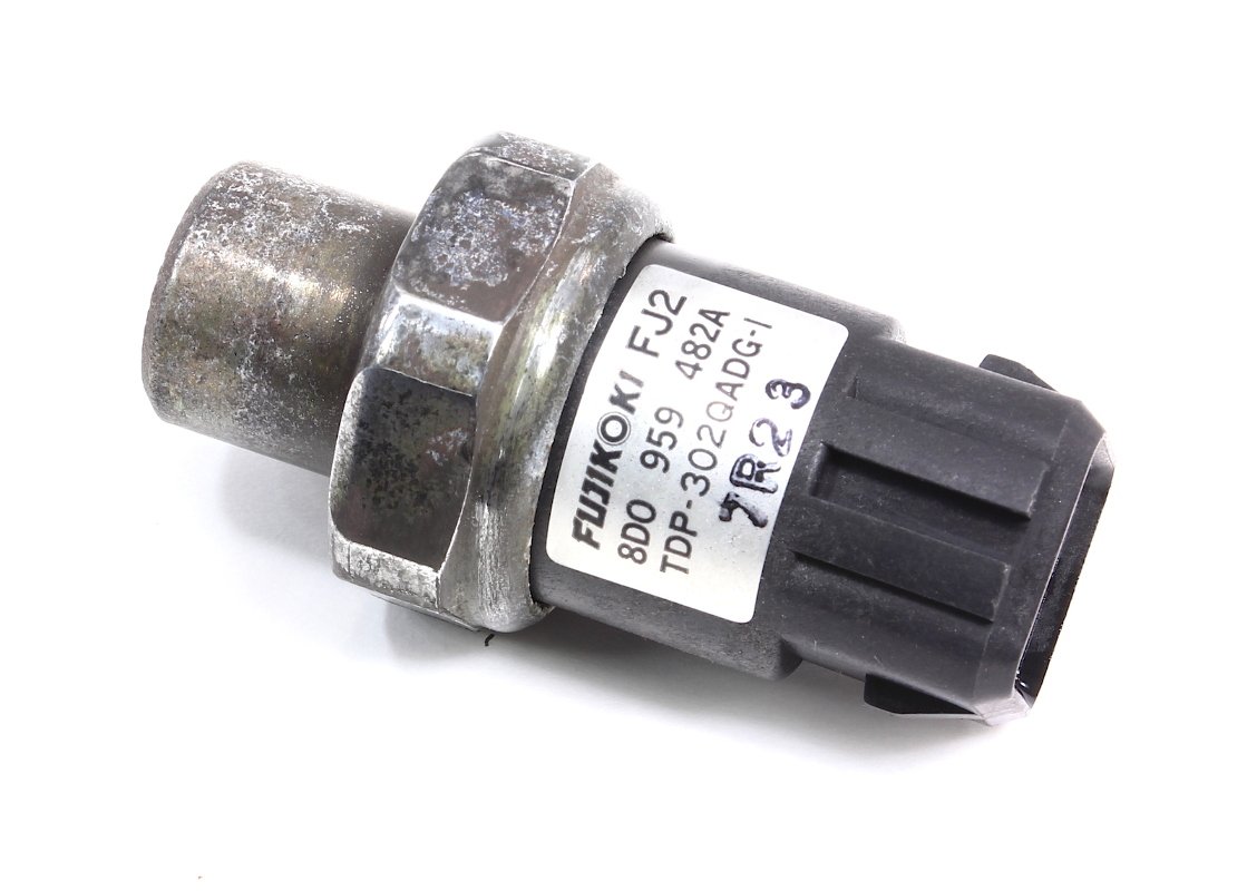 NEW URO AC A//C High Side Pressure Switch 8D0959482B Audi A4 A8 S8 Q VW