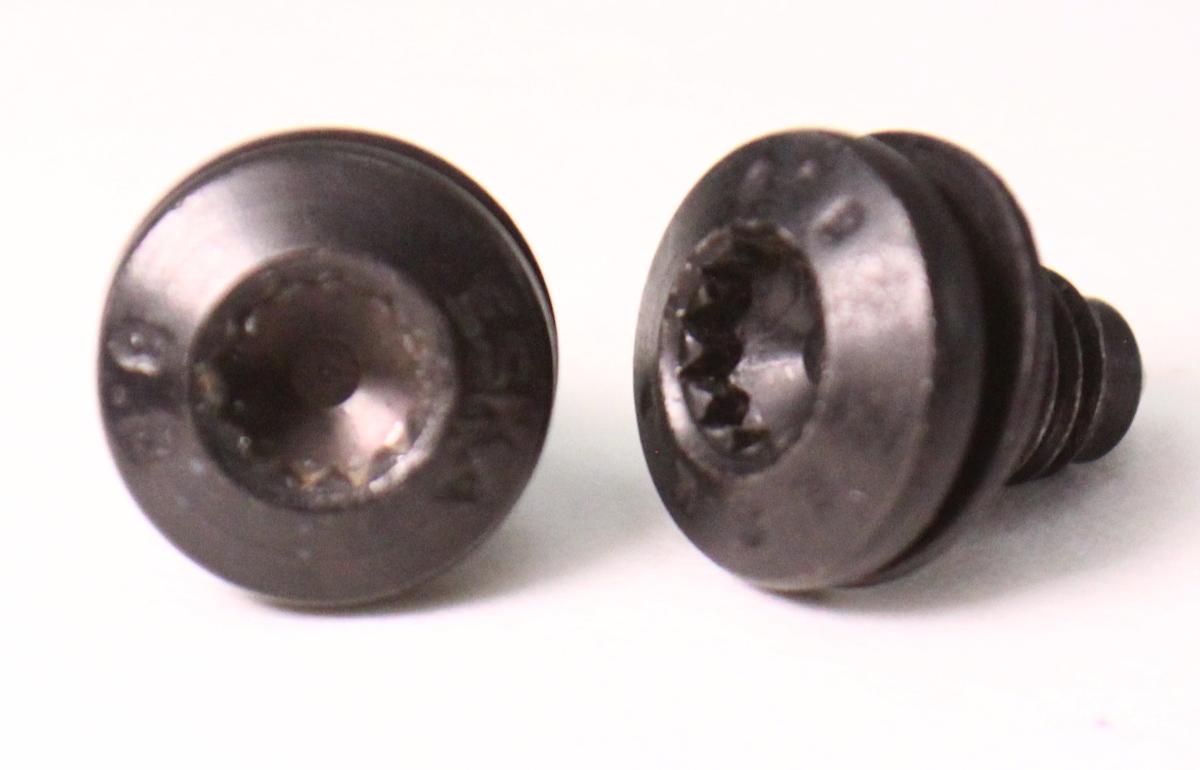 2x Door Latch Bolts Screws VW Jetta Golf MK4 Beetle Passat B5 Audi A4