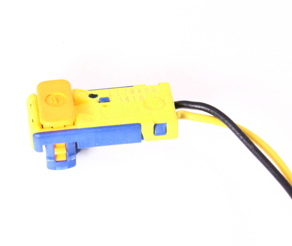 Front Seatbelt Wiring Plug Connector Pigtail 0510 VW Jetta Golf MK5