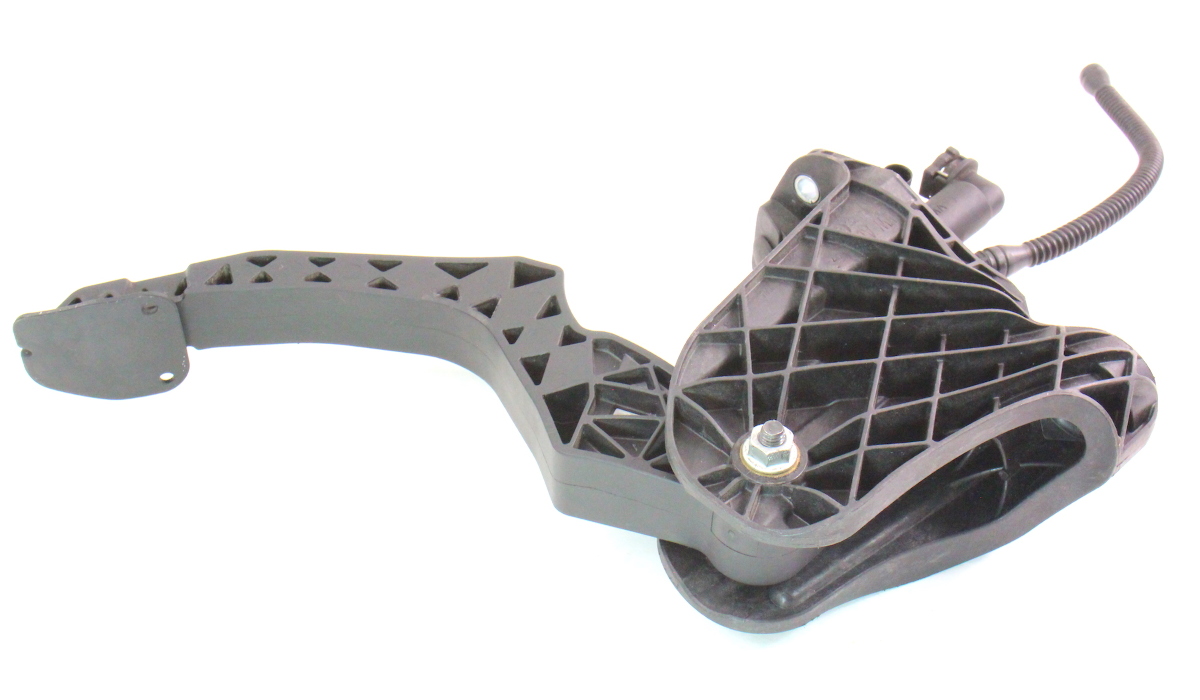 Clutch Pedal Master Cylinder 0510 VW Rabbit GTI Jetta GLI MK5 1K1