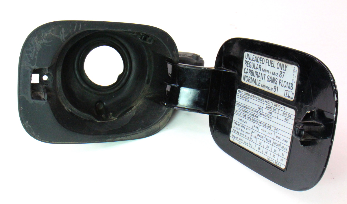 Fuel Gas Door Flap lid Cover 9905 VW Jetta MK4 L041 Black 1J0 809