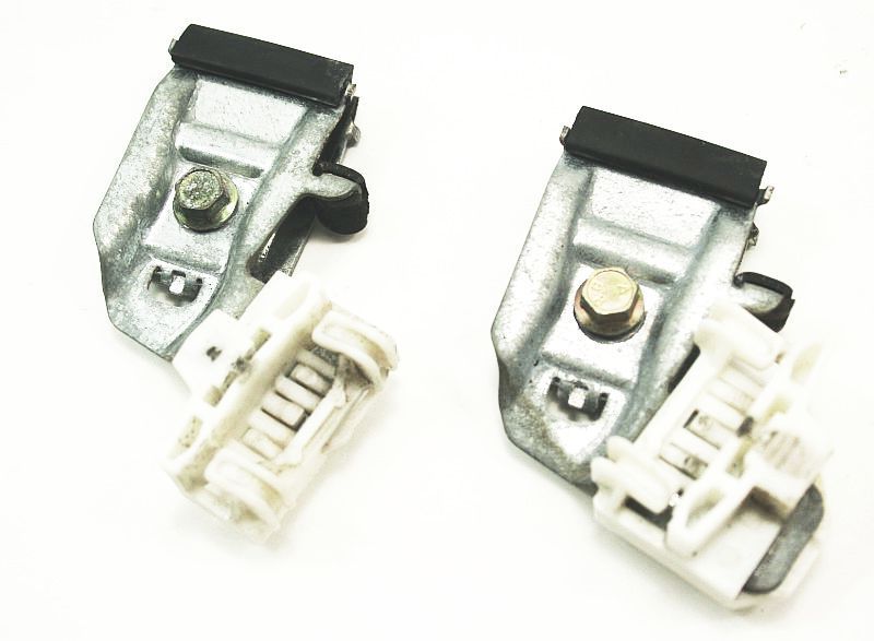RH Front Window Regulator Guide Clips Mounts 9805 VW Passat B5