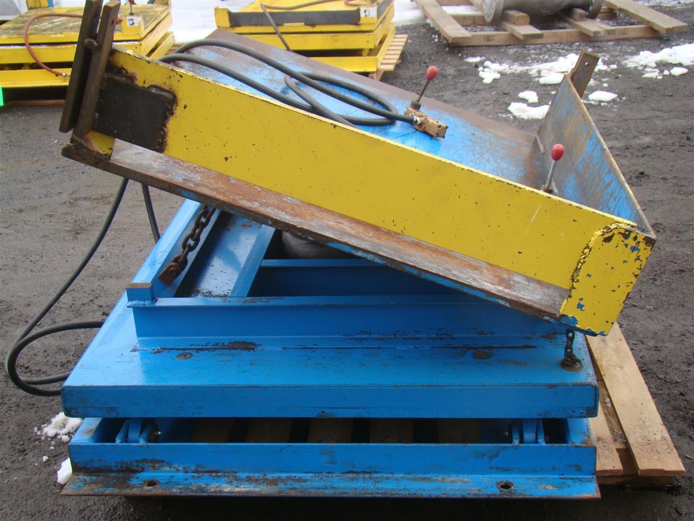 AIR CASTER PNEUMATIC LIFT/TILT TABLE 52" X 40", 33" Lift Height