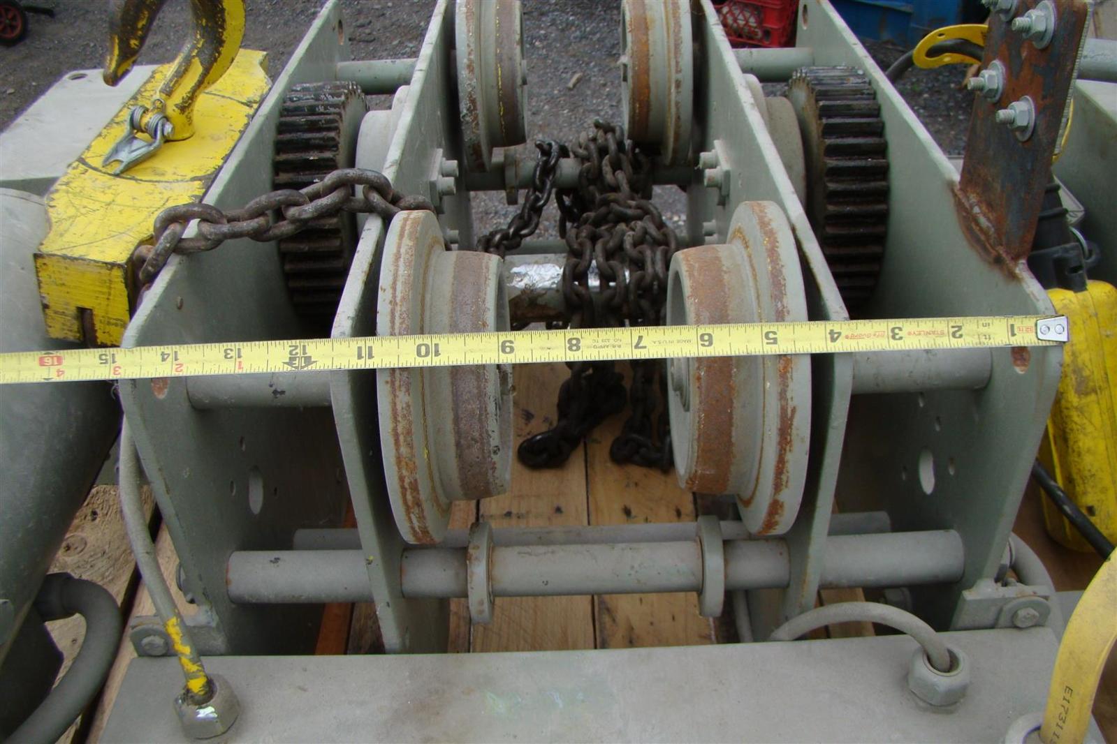 Chester Electric 2 Ton 2 HP 3 Phase Worm Drive Hoist 10' Lift ELP1530