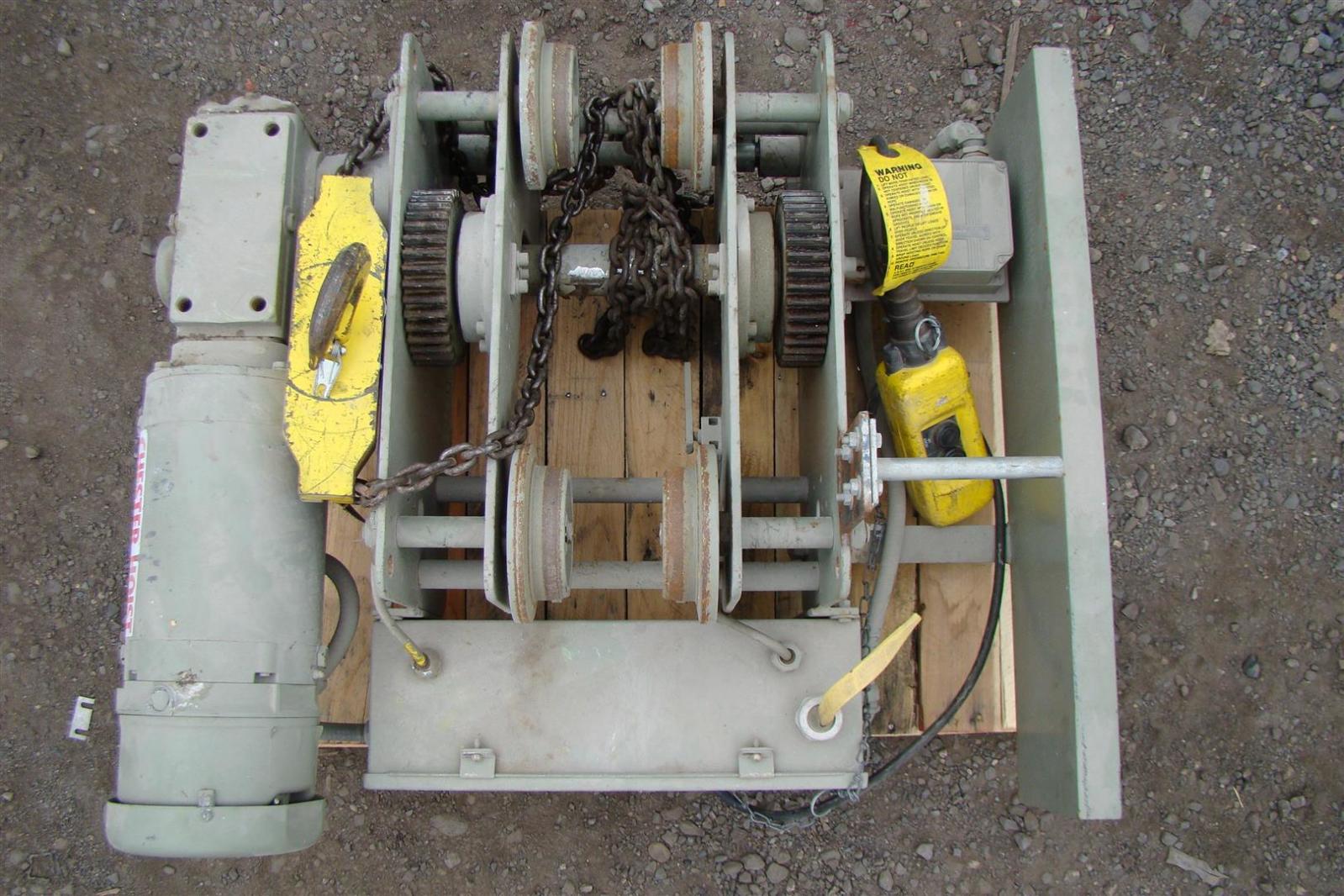 Chester Electric 2 Ton 2 HP 3 Phase Worm Drive Hoist 10' Lift ELP1530