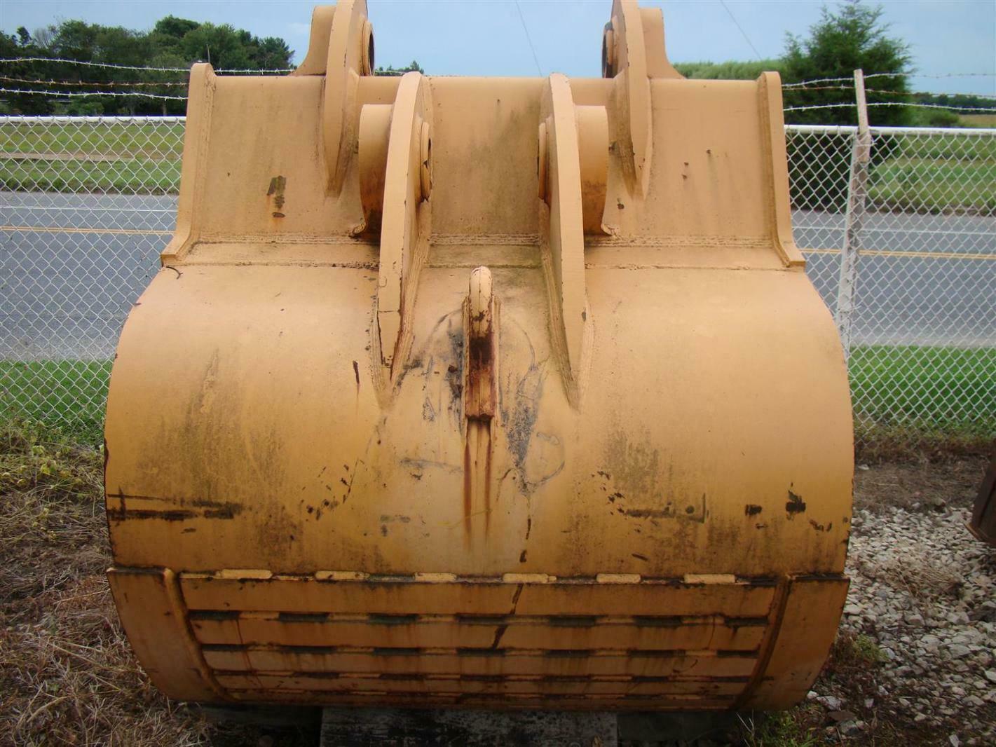 Liebherr 72" Excavator Bucket 5.5 Cubic Yard 120mm Pins 9387890 R974 eBay