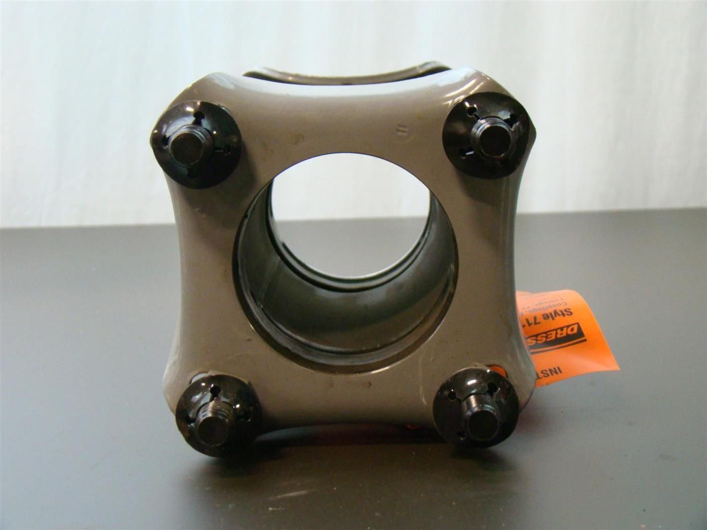 Dresser Style 711 Restraining PosiHold Coupling 3.500" 156x7" 0711