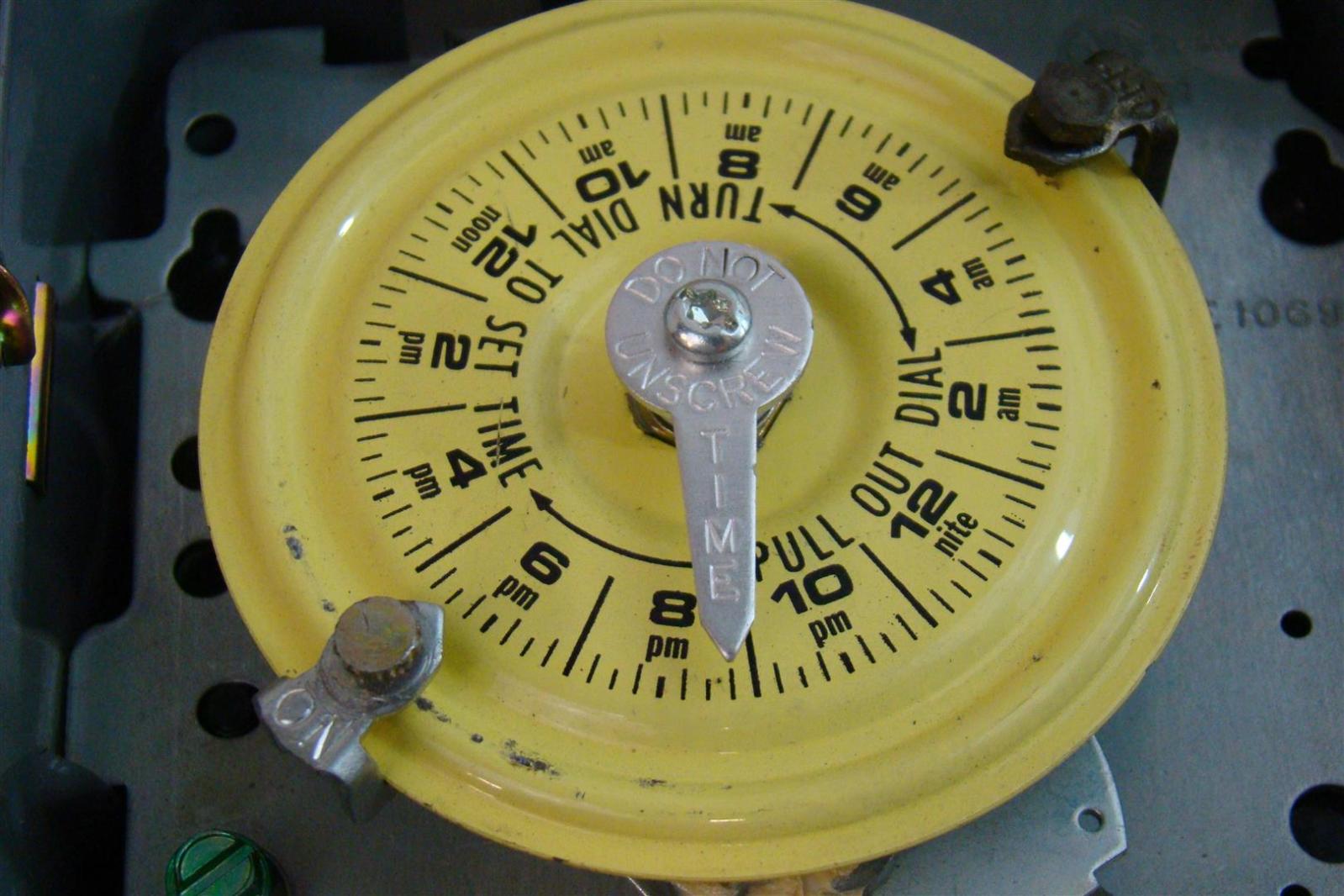 Intermatic 24Hr Dial Time Switch With Skipper Double Pole Single Throw