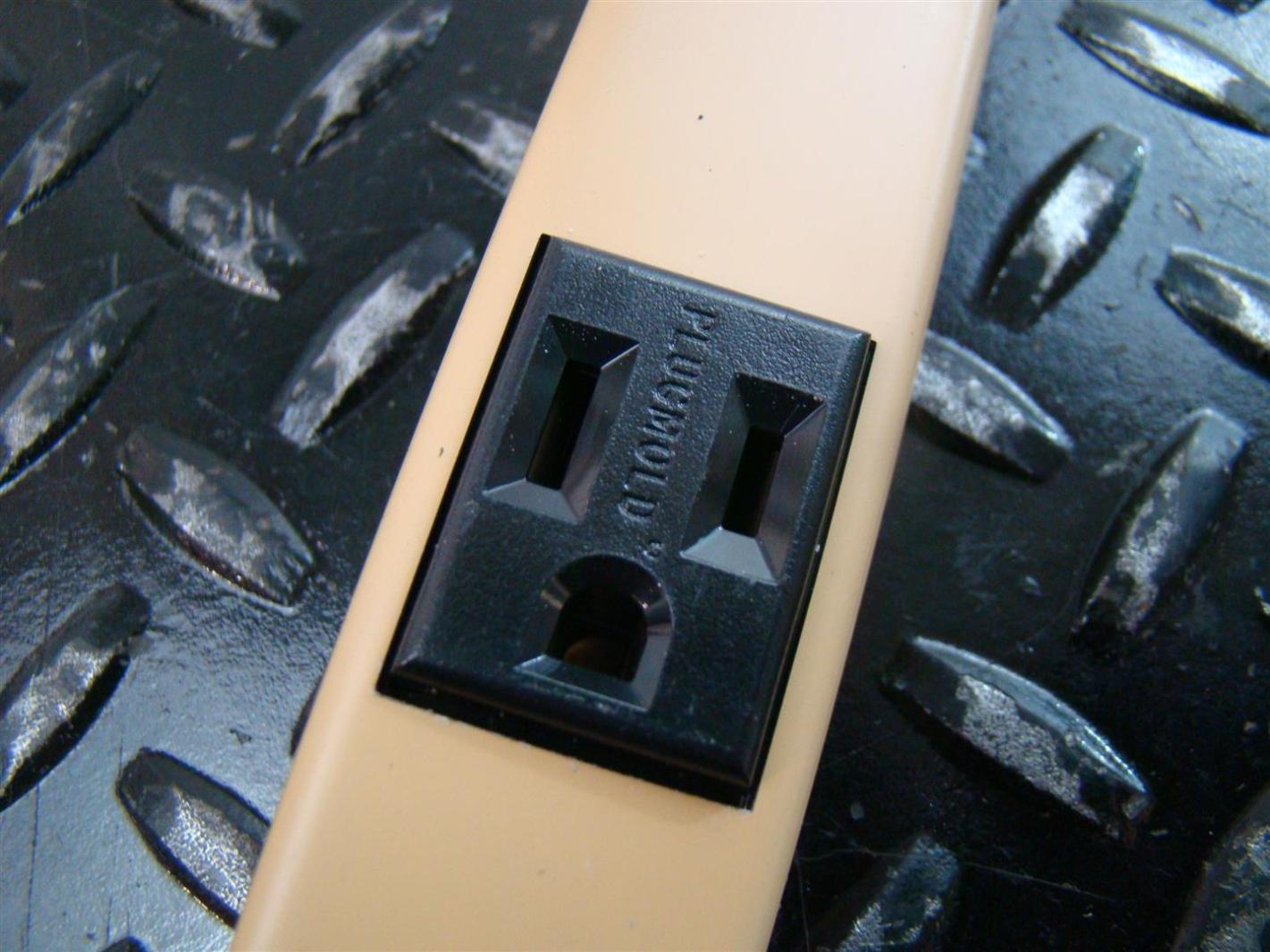 7 Wiremold Plugmold Wired Sections 3 039 Each Section 2000 20GB306 eBay