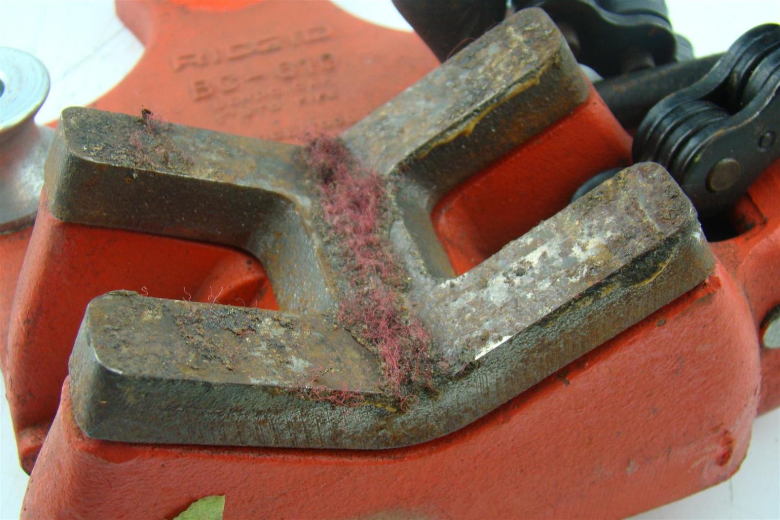 Ridgid Top Screw Bench Chain Vise, Smooth Jaws 1/4 6 Inch Pipe