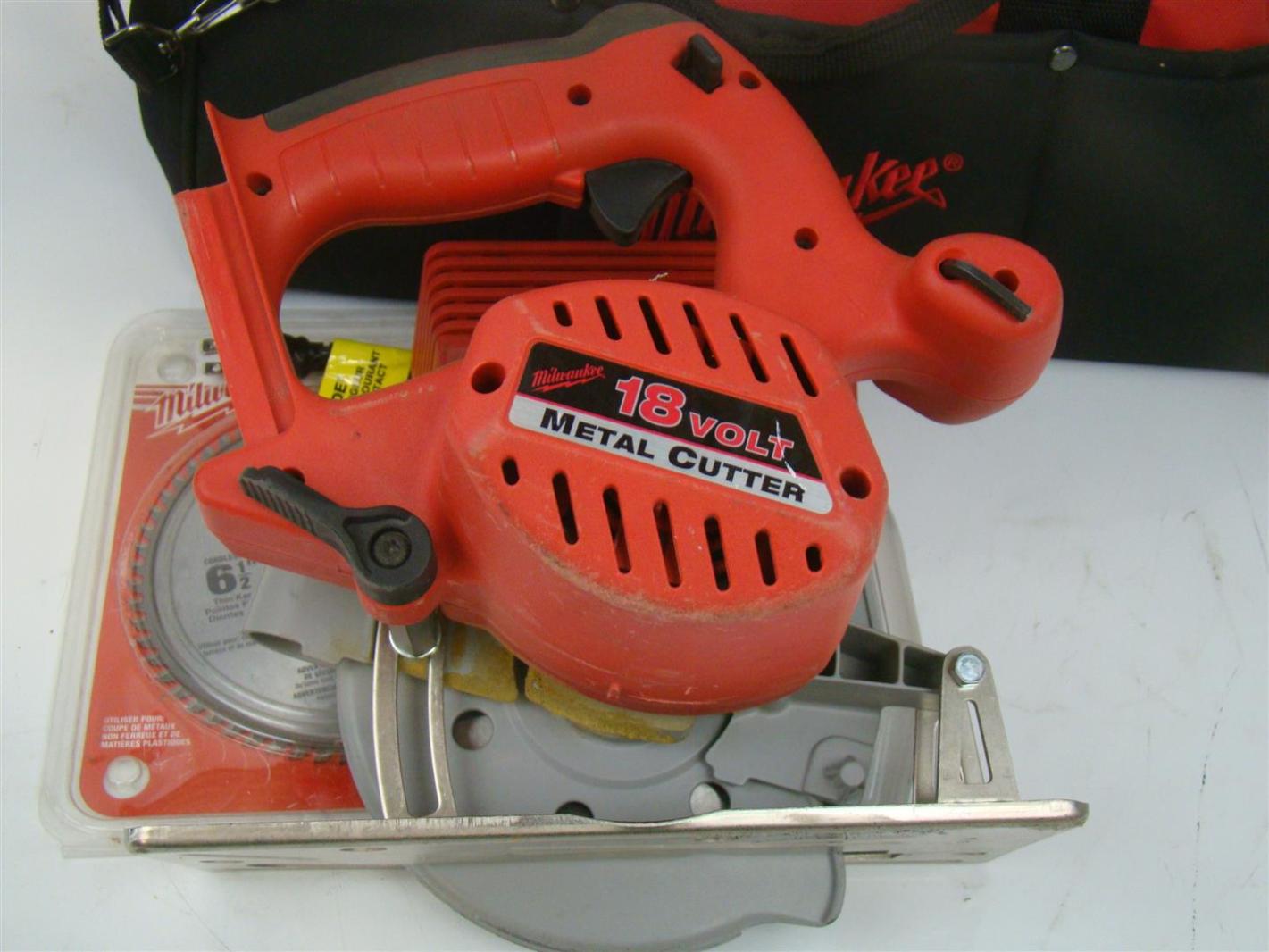 Milwaukee metal cutting saw 18V 3200rpm 632020 eBay