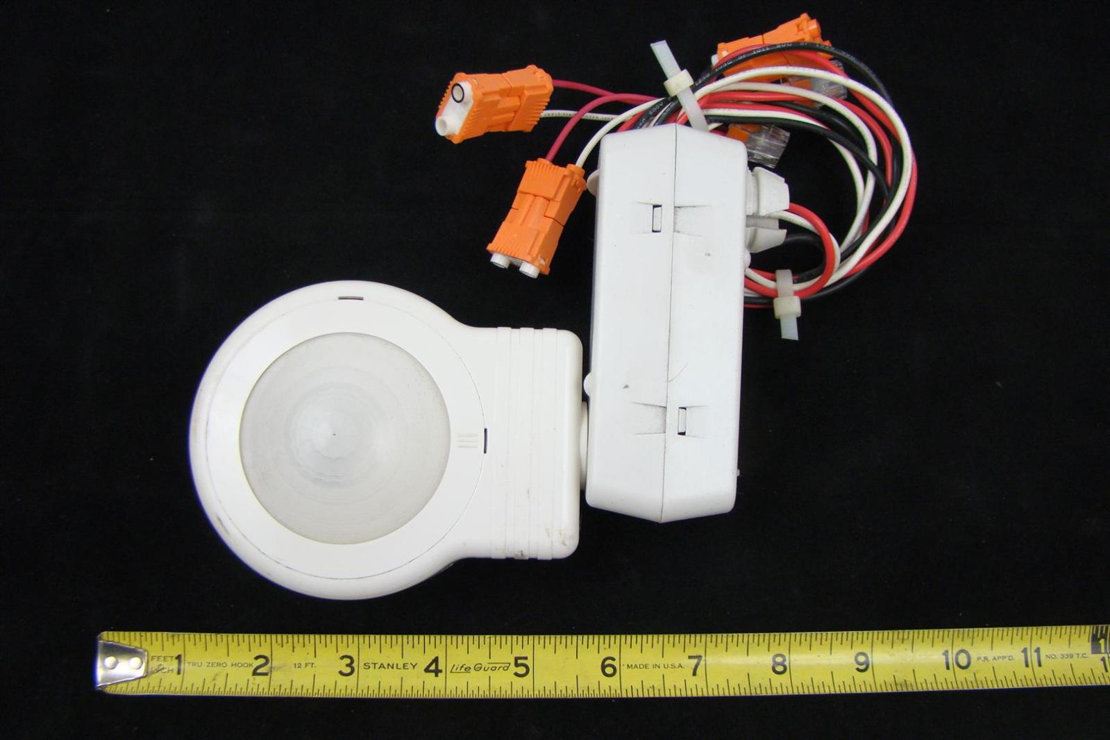 Hubbell Fluorescent High Bay Sensor 1.4 Coverage 120347VAC FHB141NPUNVCL