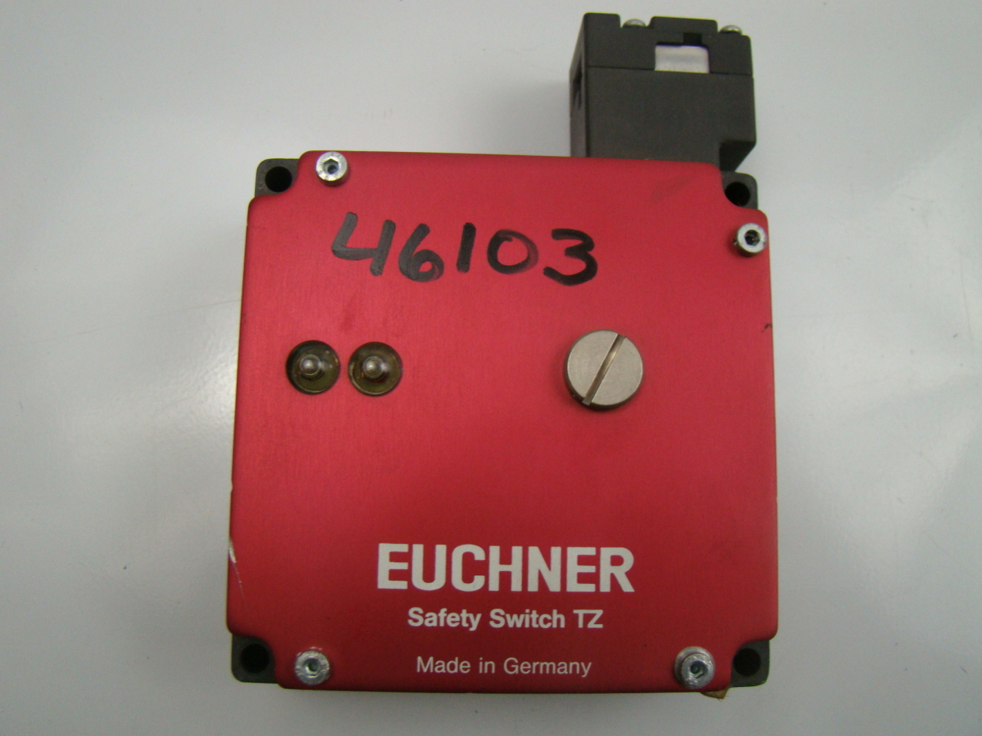 EUCHNER TZ SERIES SAFETY SWITCH 110 VOLT TZ1RE110PGR eBay