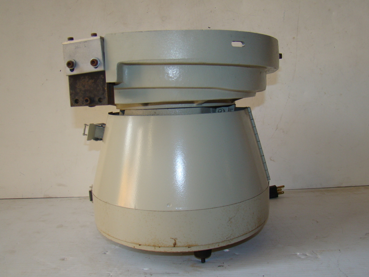 Emhart Automation Devices 120v Vibrator Feeder Hopper 1111