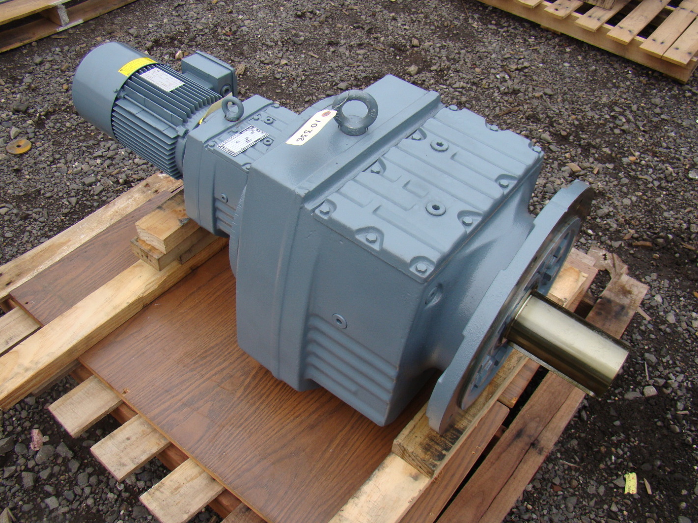 SewEurodrive, 4901 Gear Motor 2.2KW 240/480v RF137 R77 DV100H4 eBay