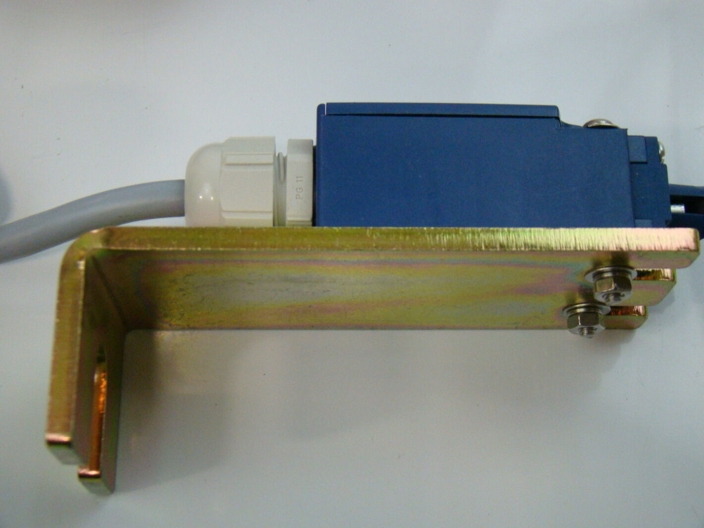 Telemecanique 6KV Limit Switch on Mounting Bracket XCKN2102G11 eBay