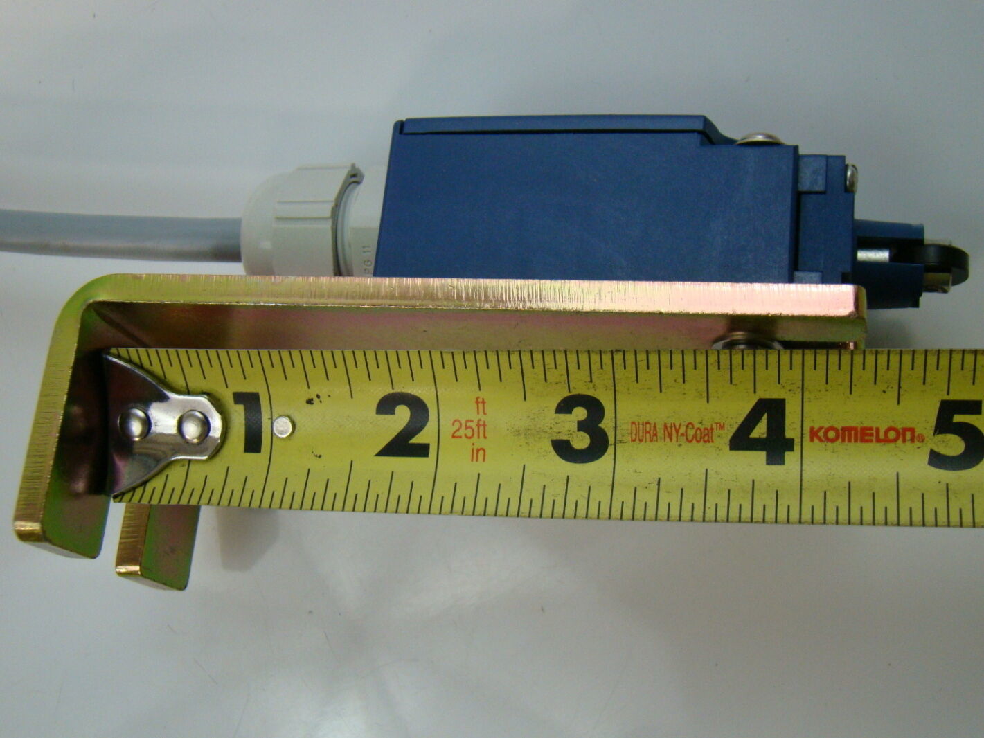 Telemecanique 6KV Limit Switch on Mounting Bracket XCKN2102G11