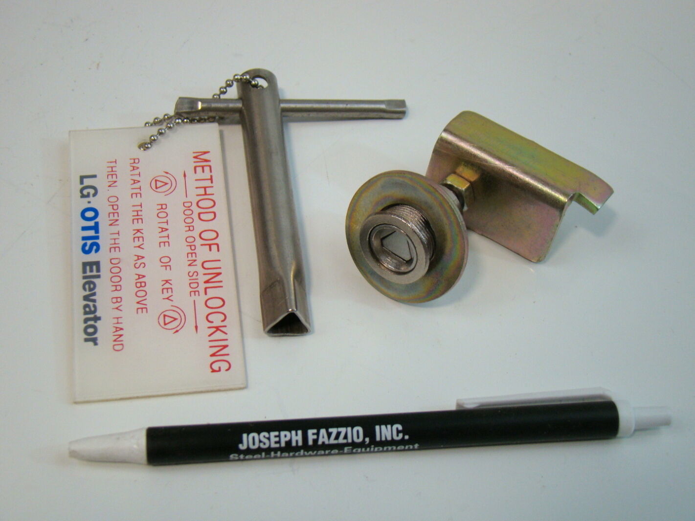 LG Otis Elevator Triangular Door Lock & Key