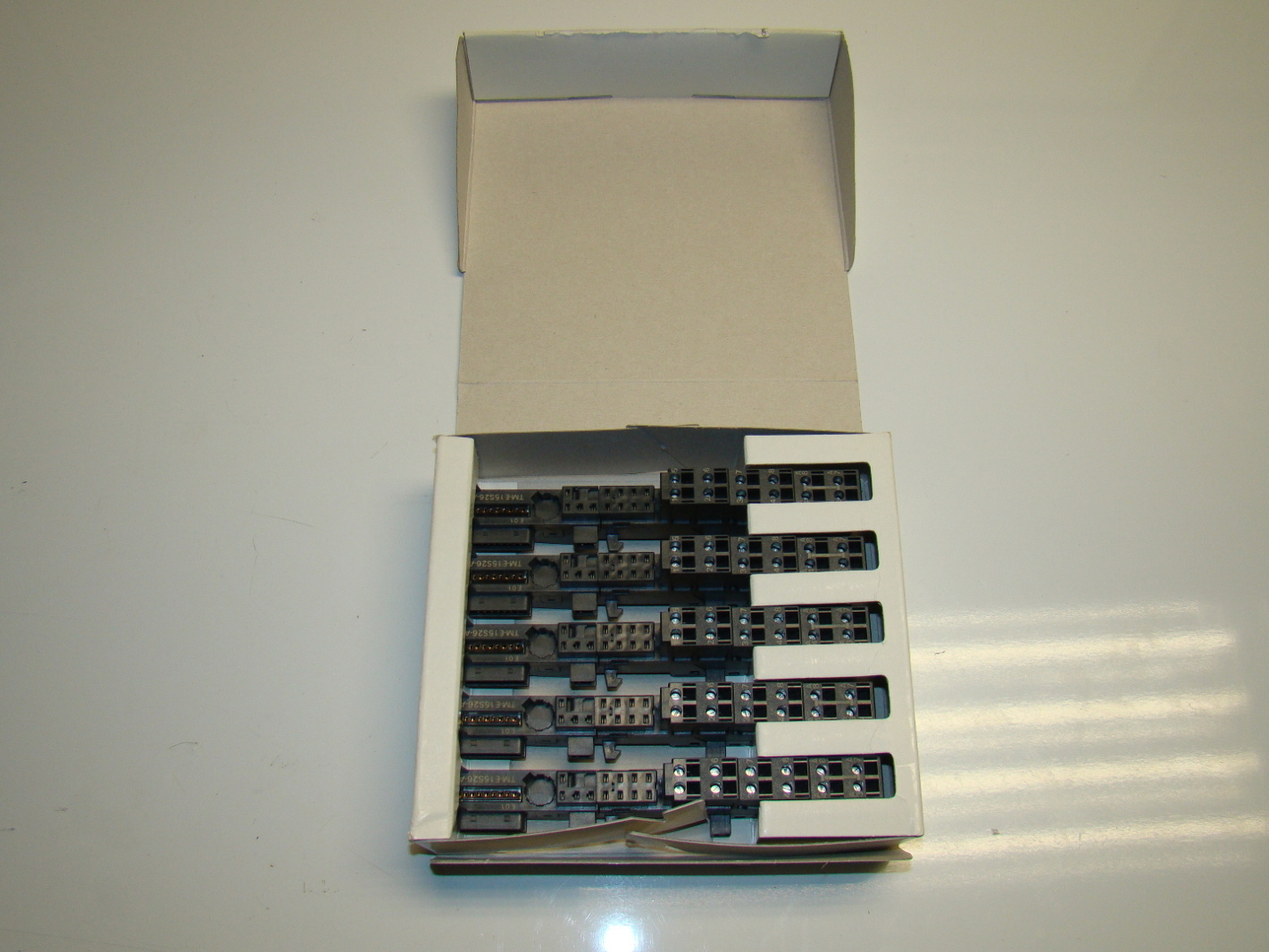 (5 PACK) SIEMENS TERMINAL MODULE UNIVERSAL SCREW ET200S 6ES7 1934CA40