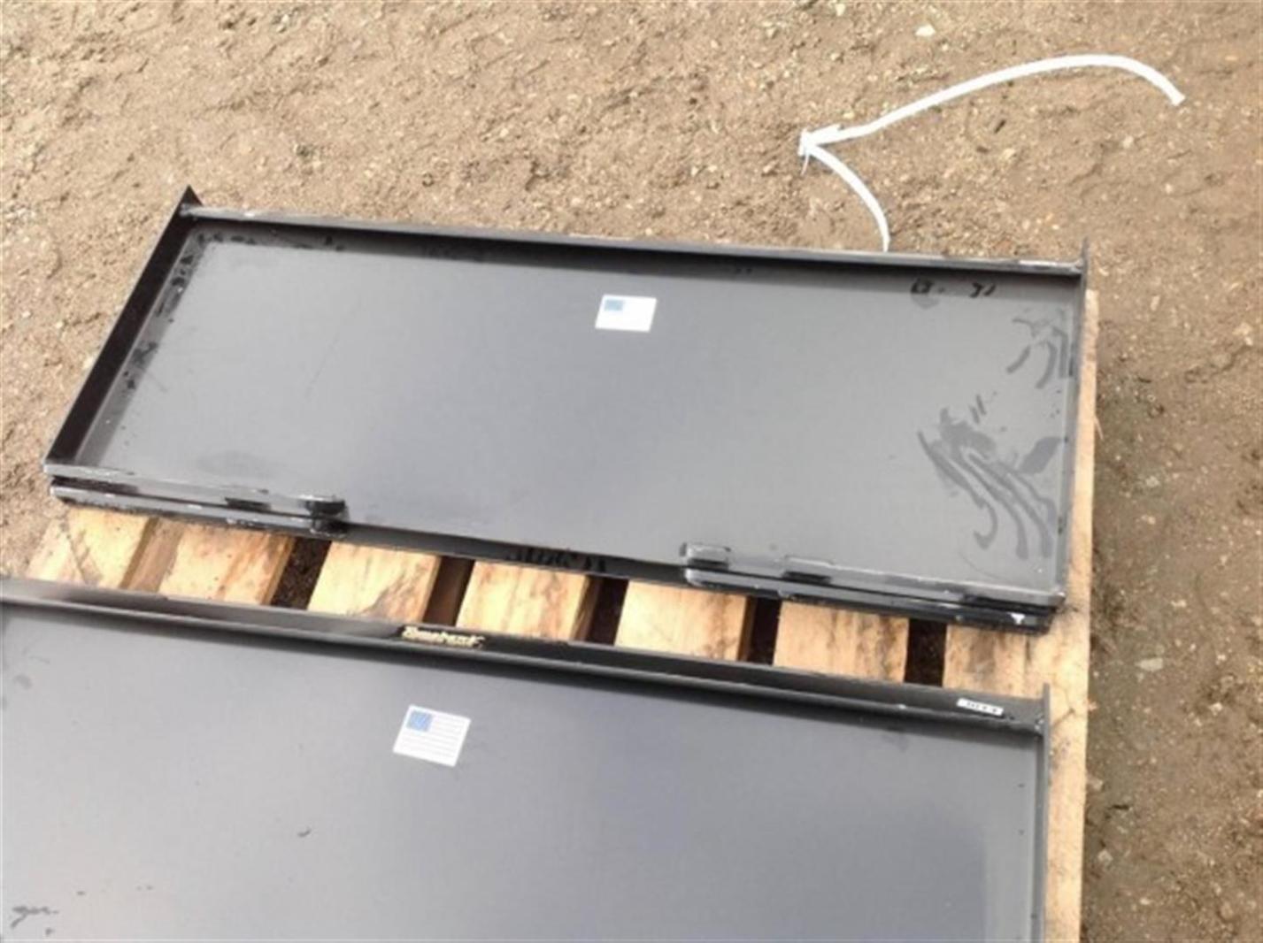 Tomahawk Universal Skid Steer Quick Attach