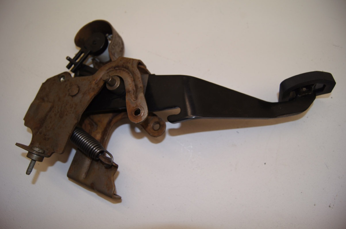 200609 Genuine Solstice 0809 Sky Clutch Pedal Assembly 15876088 2.4L