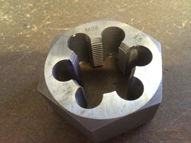 M28 X 1.50 CARBON STEEL HEXAGONAL RE-THREADING DIE