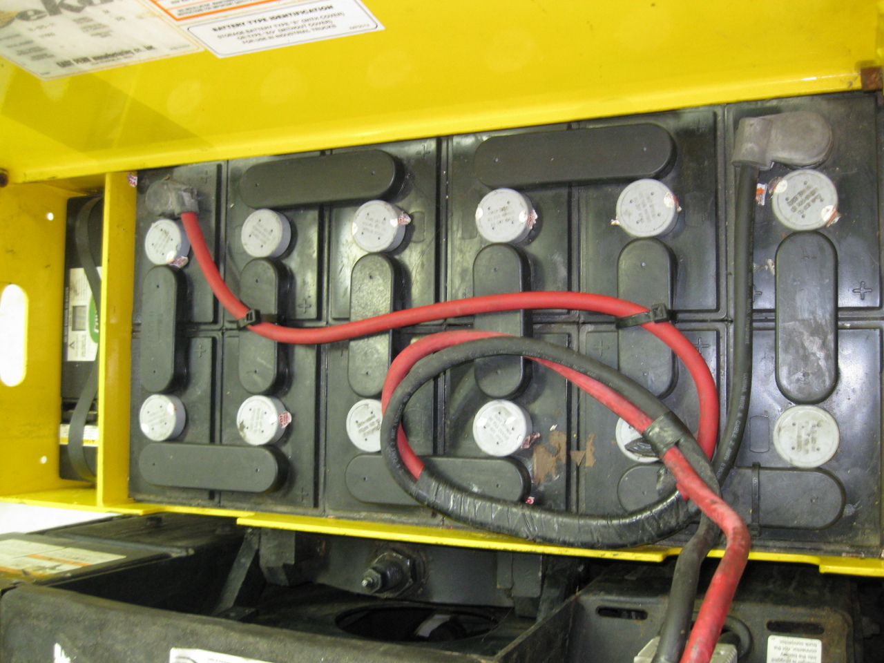 Crown 24V Electric Pallet Jack PE400060 Good Battery w/ Charger 6000Lb