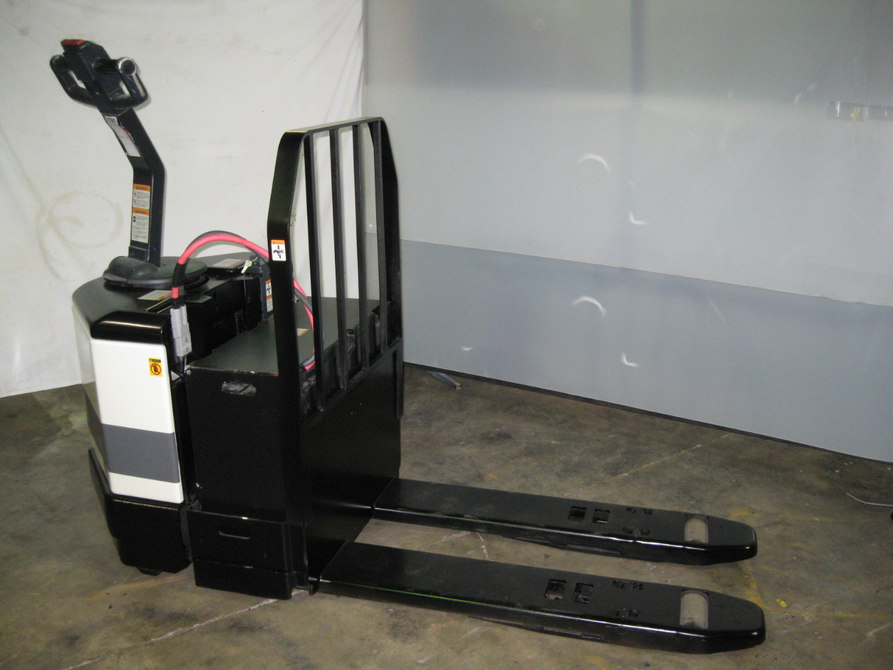 Crown 24V Electric Pallet Jack PE400060 Refurbished Battery 6000 Lb