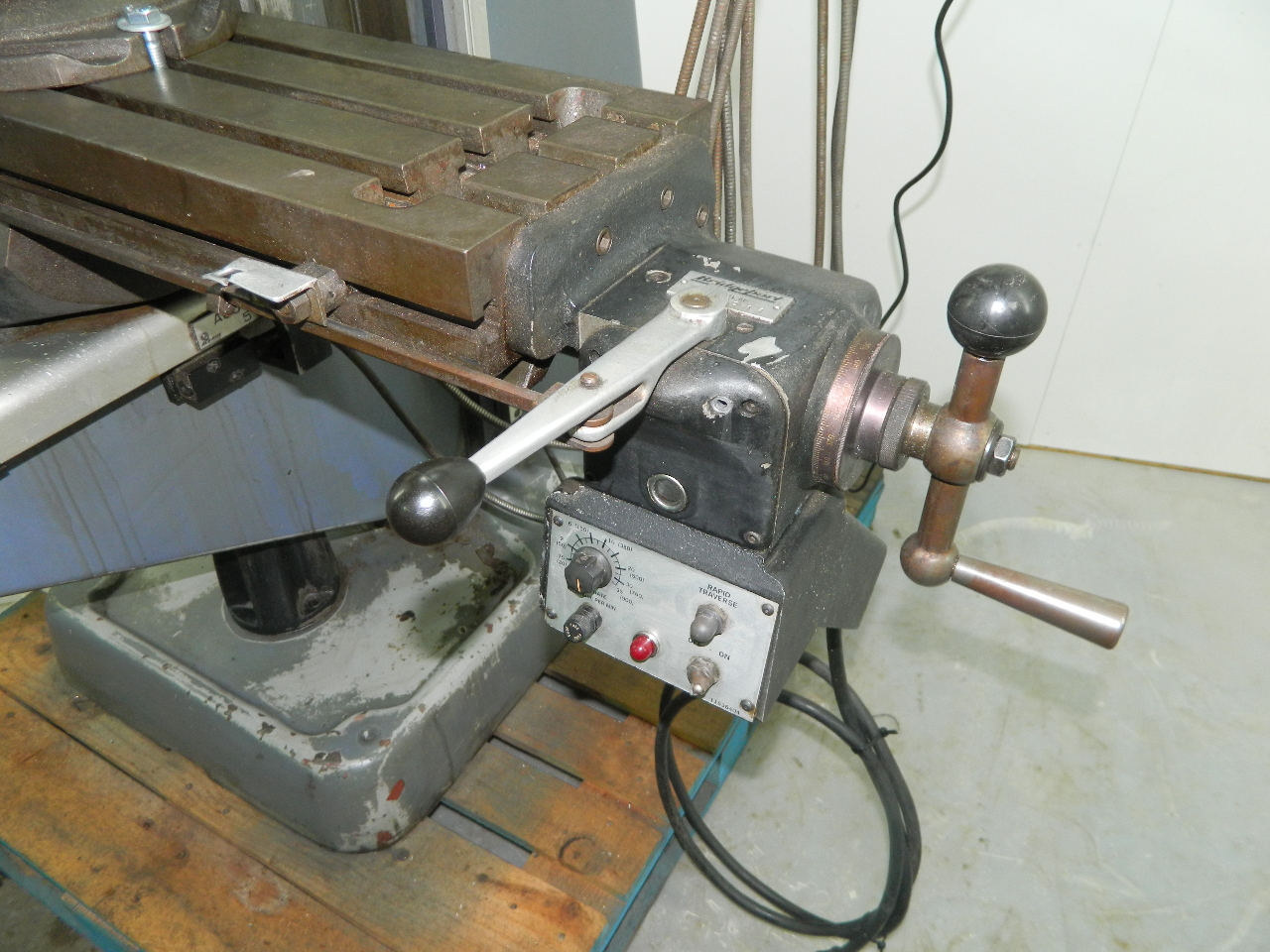 Bridgeport 2Hp Vertical Milling Machine 9 x 48 Kurt Vise AccuRite II 3 Axis DRO eBay
