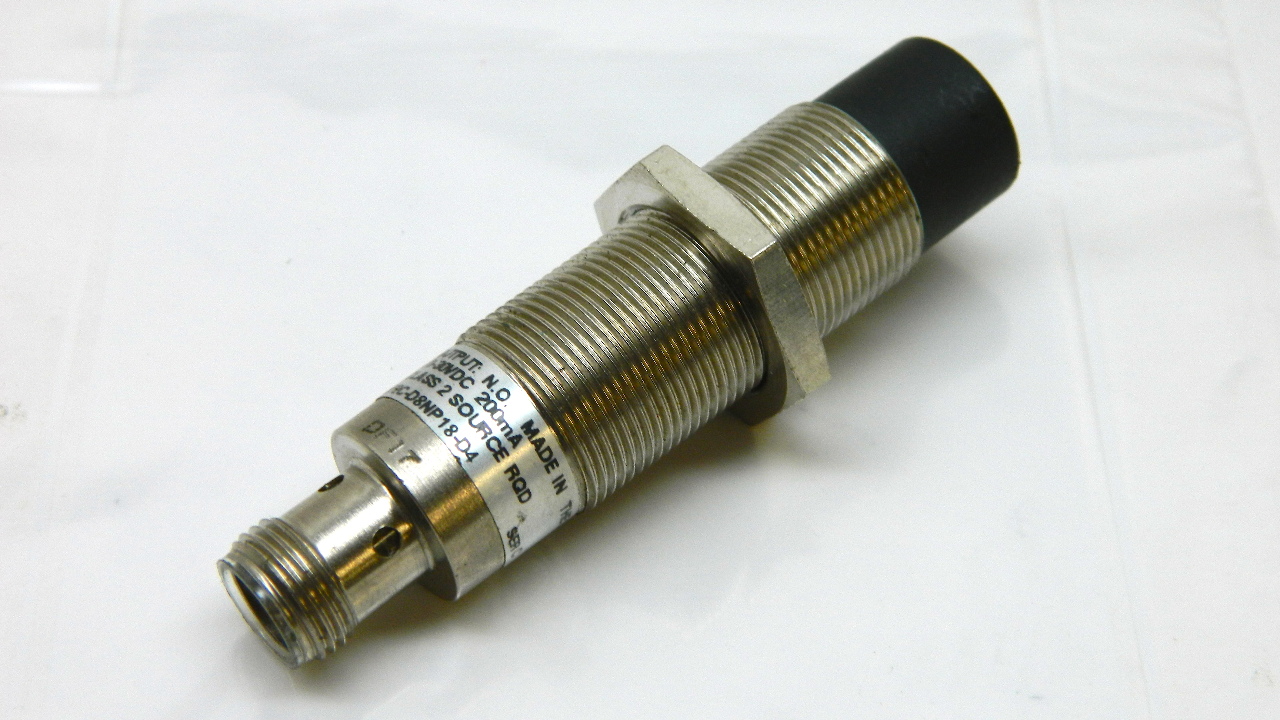Allen Bradley 872CD8NP18D4 Proximity Switch 1030Vdc 8mm Sensing