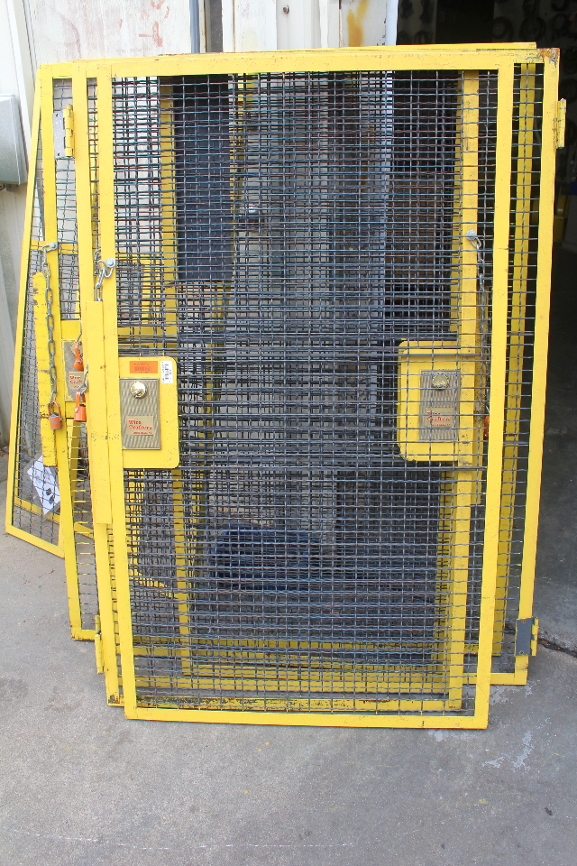 Wire Crafters Safety Cage Panels Wire Fence, Hinged Doors, Steel Posts