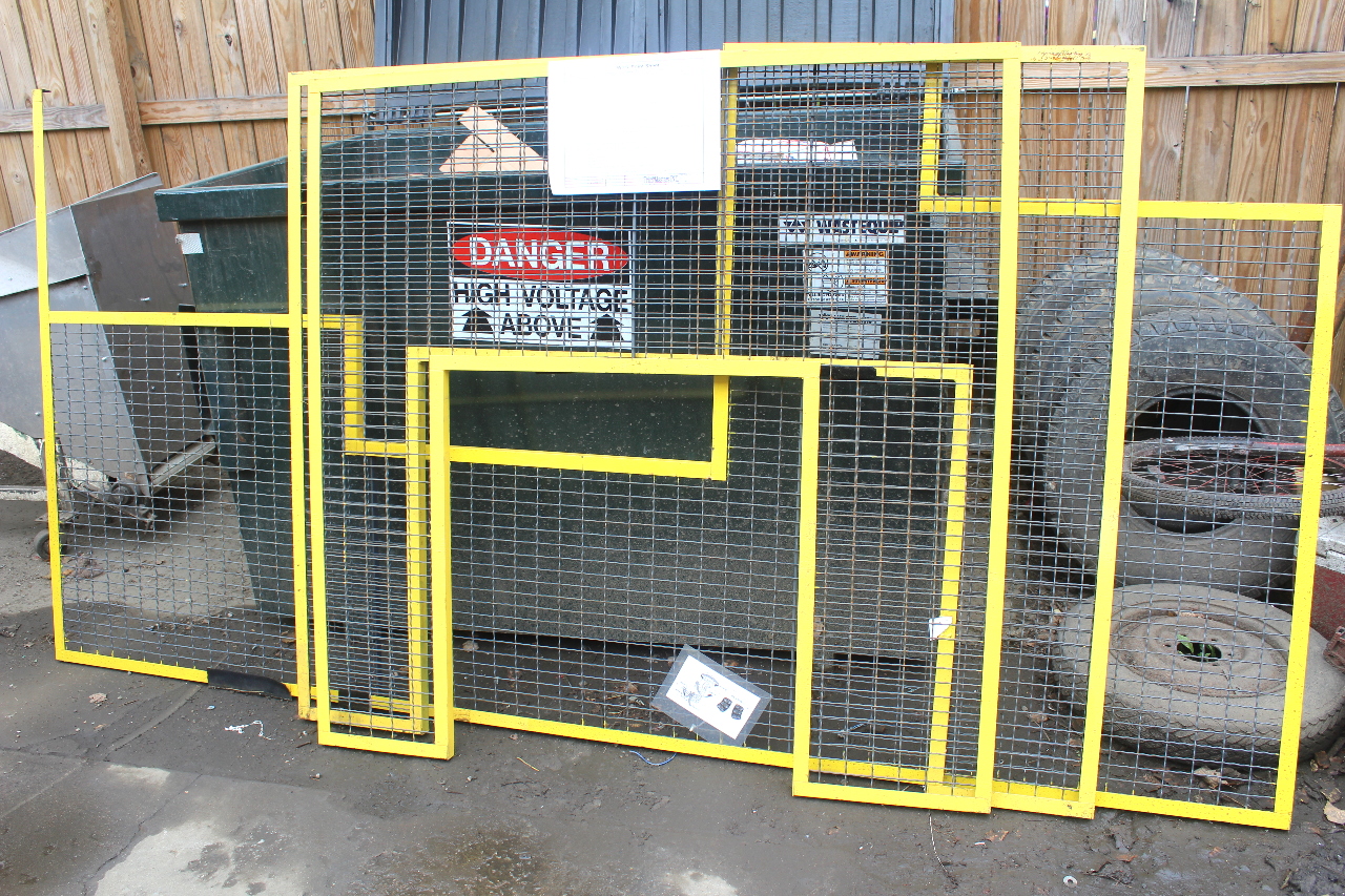 Wire Crafters Safety Cage Panels Wire Fence, Hinged Doors, Steel Posts