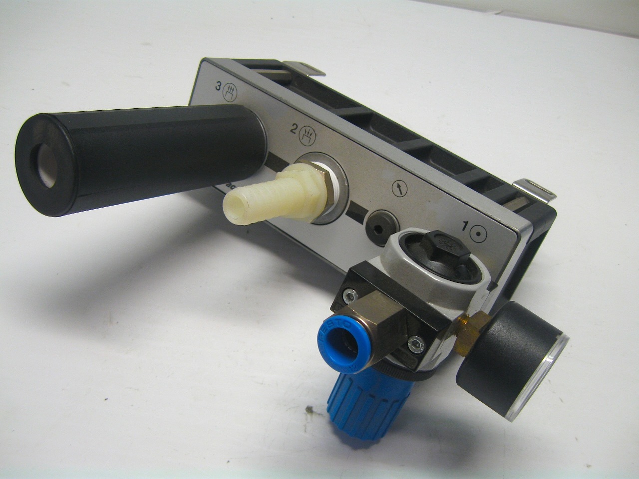 Piab Vacuum Pump Classic L100B6ADN with Festo LR D7I Mini Regulator