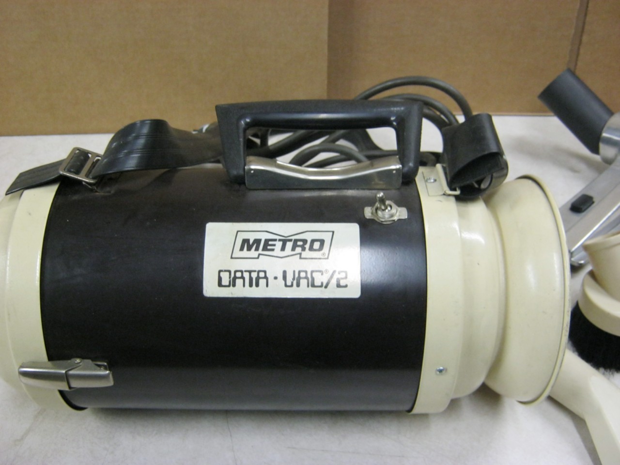 METRO Data Vac 2 Portable Vacuum Model MDV2 w/ Attachments ***Price