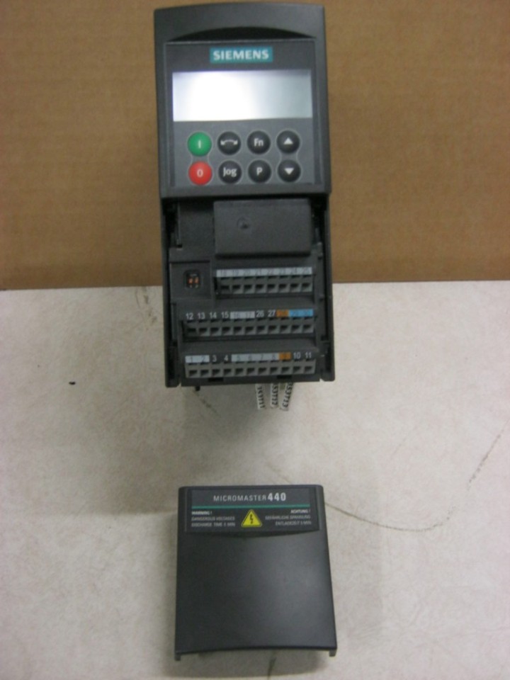 SIEMENS Micromaster 440 AC Drive 6SE6440 2UD15 5AA1 0.55kW Daves
